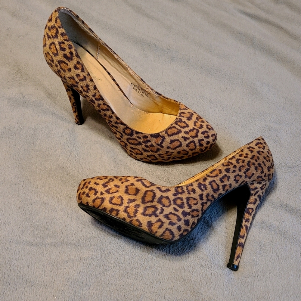 Shoe Dazzle Leopard High Heels